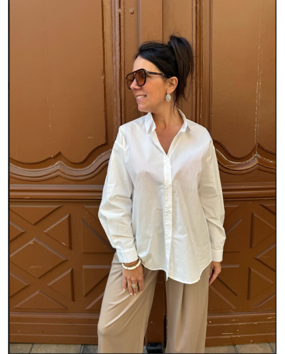 Chemise blanche avec noeud dans le dos