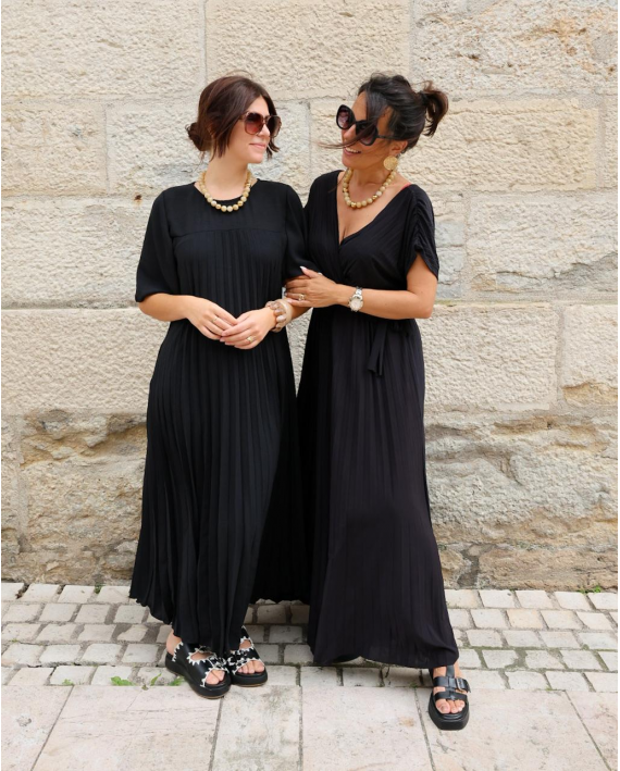 Robe longue plissée noire