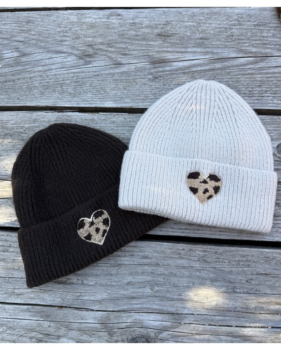Bonnet noir coeur léopard